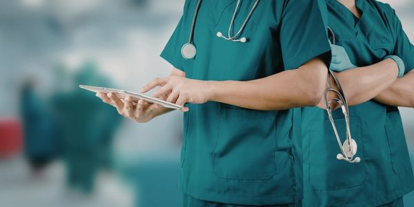 Erkek Likralı Scrubs Takım ile Günlük Medikal Rahatlık